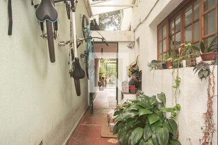 Casa à venda com 200m², 3 quartos e 2 vagasAcesso lateral á Garagem