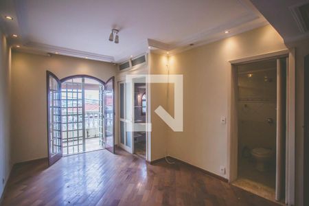 Casa à venda com 240m², 3 quartos e 3 vagasSuíte