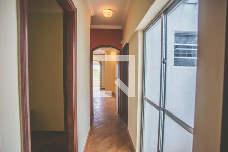 Casa à venda com 240m², 3 quartos e 3 vagasCorredor - Quartos