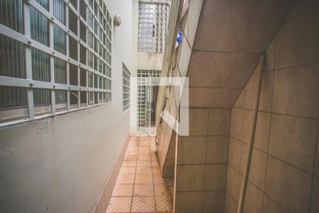 Casa à venda com 240m², 3 quartos e 3 vagasCorredor lateral