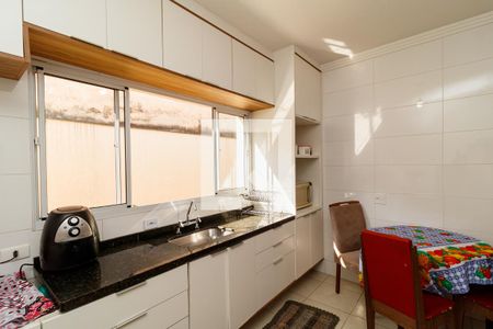 Casa para alugar com 300m², 4 quartos e 8 vagas Casa para alugar com 300m², 4 quartos e 8 vagasCozinha