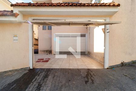 Casa para alugar com 300m², 4 quartos e 8 vagas Casa para alugar com 300m², 4 quartos e 8 vagasGaragem