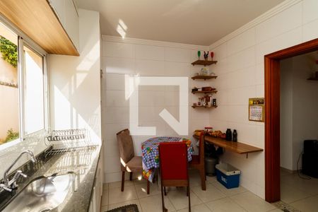 Casa para alugar com 300m², 4 quartos e 8 vagas Casa para alugar com 300m², 4 quartos e 8 vagasCozinha