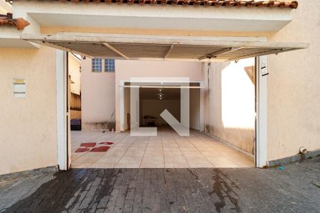 Casa para alugar com 300m², 4 quartos e 8 vagas Casa para alugar com 300m², 4 quartos e 8 vagasGaragem