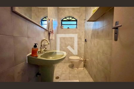 Casa à venda com 275m², 4 quartos e 2 vagasLavabo