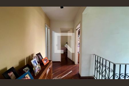 Casa à venda com 275m², 4 quartos e 2 vagasCorredor