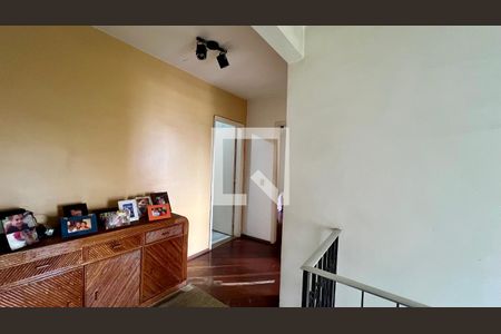 Casa à venda com 275m², 4 quartos e 2 vagasCorredor