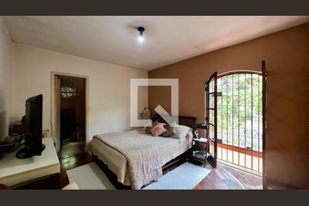 Casa à venda com 275m², 4 quartos e 2 vagasSuíte