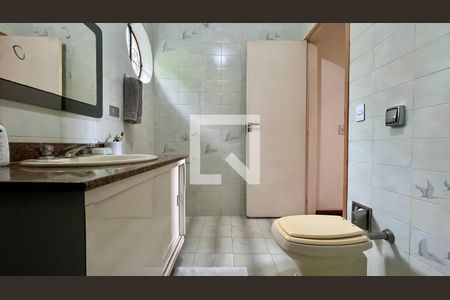 Casa à venda com 275m², 4 quartos e 2 vagasBanheiro