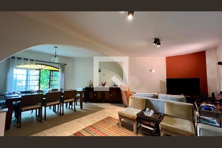 Casa à venda com 275m², 4 quartos e 2 vagasSala