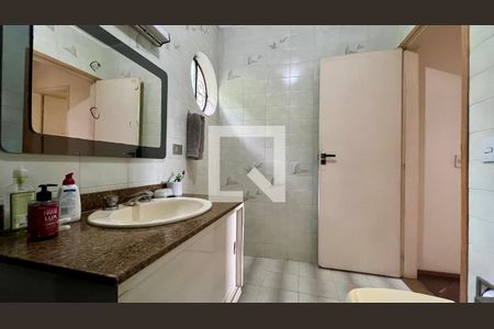 Casa à venda com 275m², 4 quartos e 2 vagasBanheiro