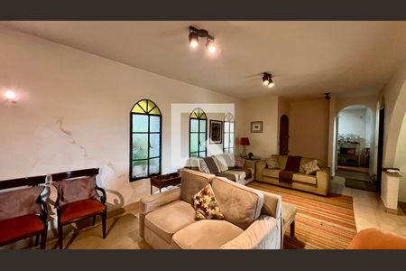 Casa à venda com 275m², 4 quartos e 2 vagasSala