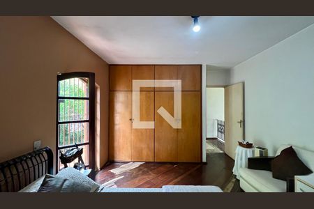 Casa à venda com 275m², 4 quartos e 2 vagasSuíte