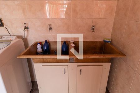 Casa à venda com 231m², 5 quartos e 6 vagasCasa 2 - Área de Serviço