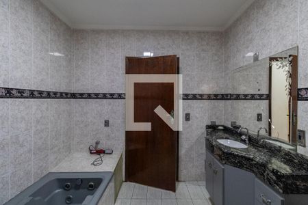 Casa à venda com 231m², 5 quartos e 6 vagasCasa 1 - Banheiro