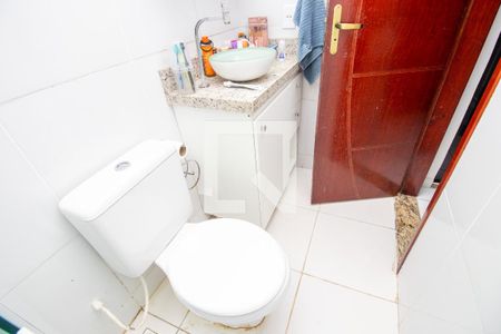 Casa à venda com 80m², 2 quartos e 1 vagaBanheiro quarto 1