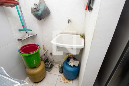 Casa à venda com 80m², 2 quartos e 1 vagaÁrea de Serviço