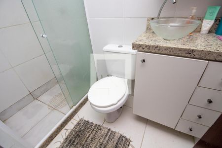 Casa à venda com 80m², 2 quartos e 1 vagaBanheiro quarto 2