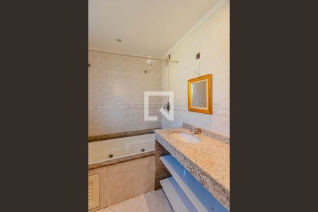 Casa à venda com 300m², 6 quartos e 4 vagas Casa à venda com 300m², 6 quartos e 4 vagasBanheiro do Quarto 4