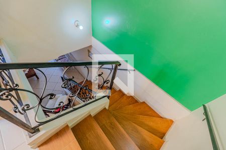 Casa à venda com 300m², 6 quartos e 4 vagas Casa à venda com 300m², 6 quartos e 4 vagasEscadas