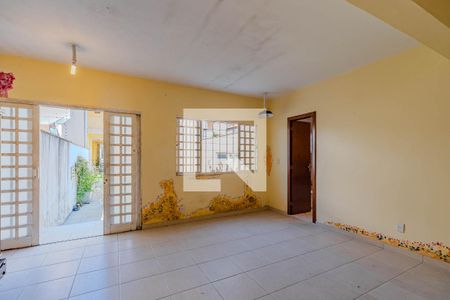 Casa à venda com 300m², 6 quartos e 4 vagas Casa à venda com 300m², 6 quartos e 4 vagasQuarto 4