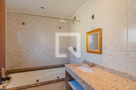 Casa à venda com 300m², 6 quartos e 4 vagas Casa à venda com 300m², 6 quartos e 4 vagasBanheiro do Quarto 4