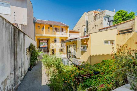 Casa à venda com 300m², 6 quartos e 4 vagas Casa à venda com 300m², 6 quartos e 4 vagasÁrea externa