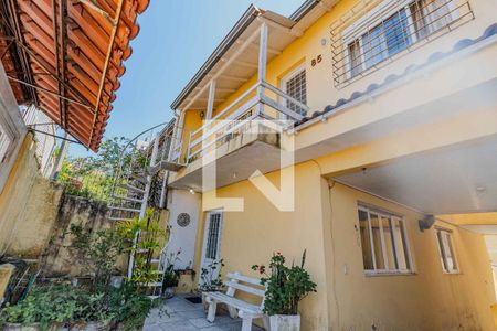 Casa à venda com 300m², 6 quartos e 4 vagas Casa à venda com 300m², 6 quartos e 4 vagasÁrea comum