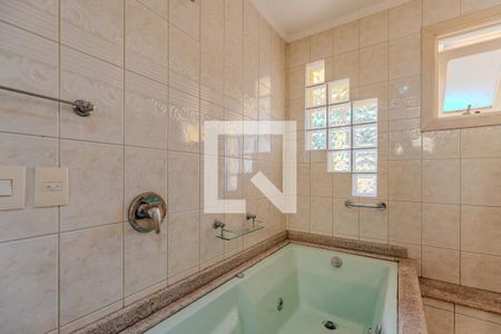 Casa à venda com 300m², 6 quartos e 4 vagas Casa à venda com 300m², 6 quartos e 4 vagasBanheiro do Quarto 1