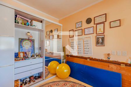 Casa à venda com 300m², 6 quartos e 4 vagas Casa à venda com 300m², 6 quartos e 4 vagasQuarto 3