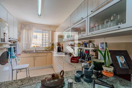 Casa à venda com 300m², 6 quartos e 4 vagas Casa à venda com 300m², 6 quartos e 4 vagasCozinha