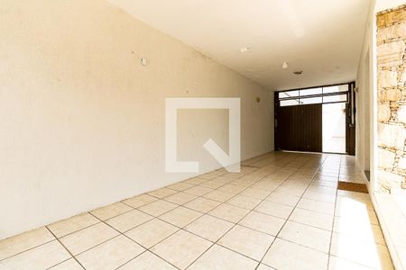 Casa para alugar com 300m², 3 quartos e 5 vagas Casa para alugar com 300m², 3 quartos e 5 vagasGaragem