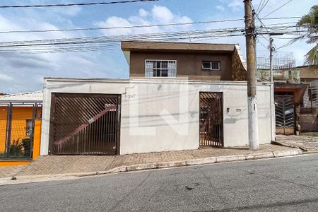 Casa para alugar com 300m², 3 quartos e 5 vagas Casa para alugar com 300m², 3 quartos e 5 vagasFachada