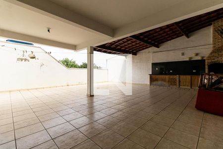 Casa para alugar com 300m², 3 quartos e 5 vagas Casa para alugar com 300m², 3 quartos e 5 vagasQuintal