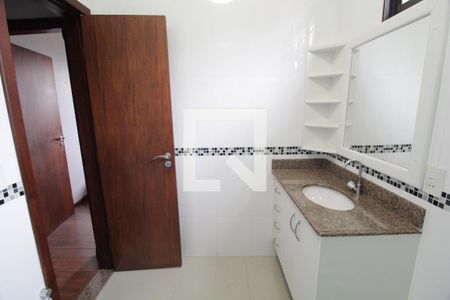 Casa para alugar com 265m², 3 quartos e 5 vagasBanheiro Social