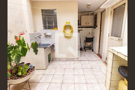 Casa à venda com 180m², 3 quartos e 1 vagaÁrea de Serviço