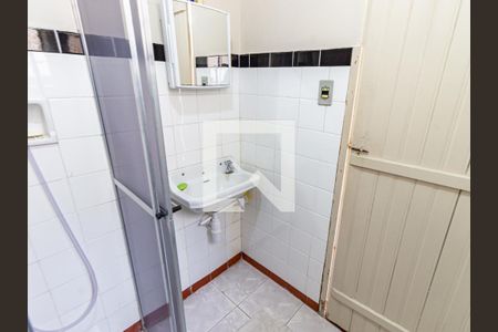 Casa à venda com 180m², 3 quartos e 1 vagaBanheiro 2