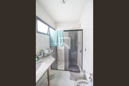 Casa à venda com 200m², 4 quartos e 2 vagas Casa à venda com 200m², 4 quartos e 2 vagasBanheiro