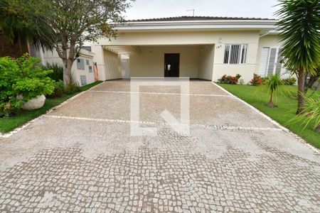 Casa de condomínio à venda com 230m², 2 quartos e 3 vagasFachada