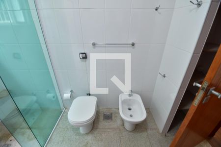 Casa de condomínio à venda com 230m², 2 quartos e 3 vagasBanheiro 1