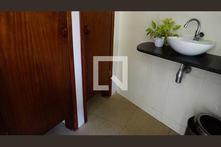 Casa à venda com 1010m², 3 quartos e 5 vagasBanheiro Feminino