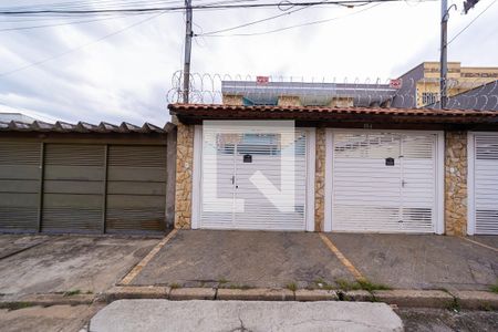 Casa à venda com 120m², 3 quartos e 2 vagasFachada