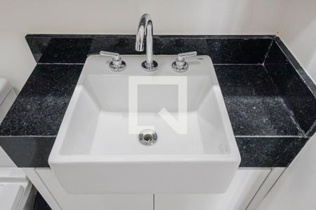 Banheiro de kitnet/studio para alugar com 1 quarto, 27m² em Paraíso, São Paulo