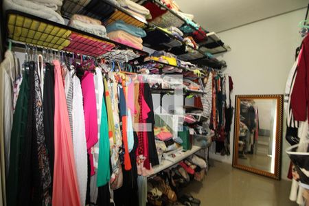 Casa de condomínio para alugar com 360m², 5 quartos e 2 vagasCloset da Suíte 3