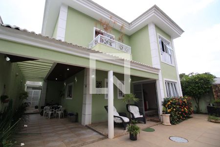 Casa de condomínio para alugar com 360m², 5 quartos e 2 vagasFrente