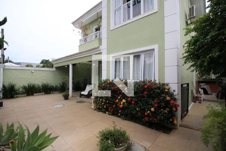 Casa de condomínio para alugar com 360m², 5 quartos e 2 vagasFrente