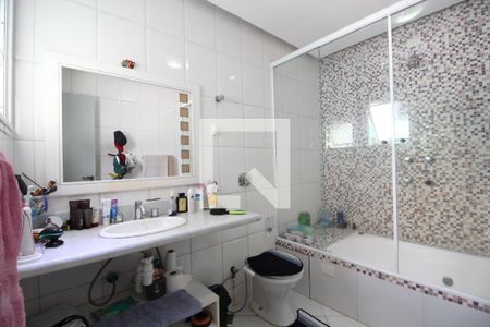 Casa de condomínio para alugar com 360m², 5 quartos e 2 vagasBanheiro da Suíte 2