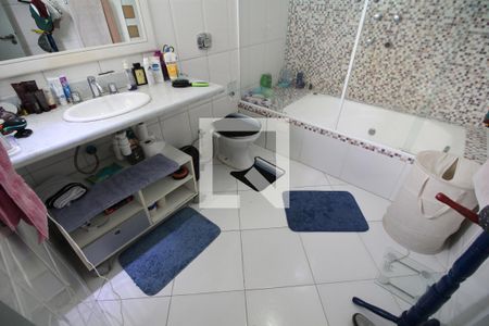 Casa de condomínio para alugar com 360m², 5 quartos e 2 vagasBanheiro da Suíte 2