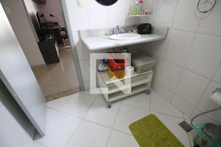 Casa de condomínio para alugar com 360m², 5 quartos e 2 vagasBanheiro da Suíte 1