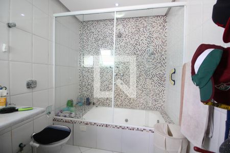 Casa de condomínio para alugar com 360m², 5 quartos e 2 vagasBanheiro da Suíte 2